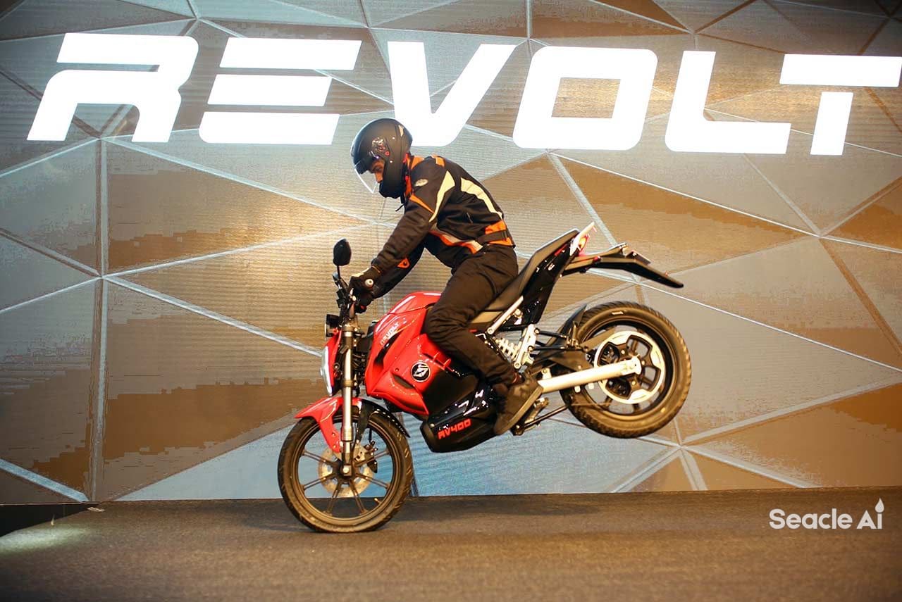 Revolt RV400